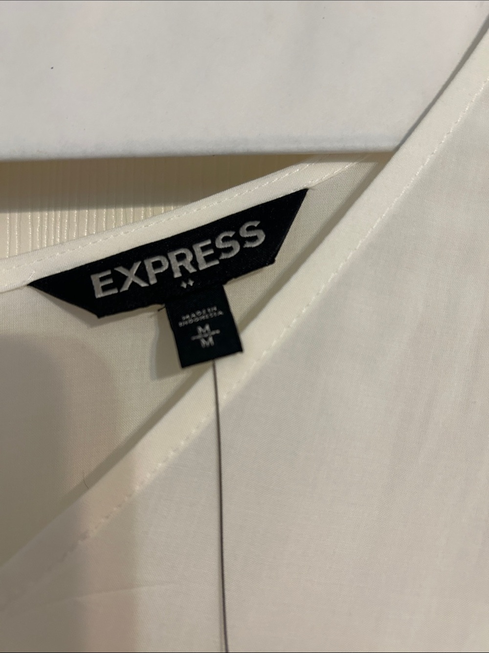 NWT Express White V-Neck Bell Sleeve Blouse - Picture 3 of 6